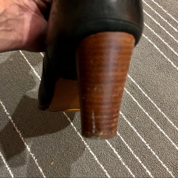 COPY - UGG Boots - Picture 10 of 15